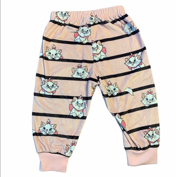 Disney’s Marie Pajama Set - Picture 4 of 14